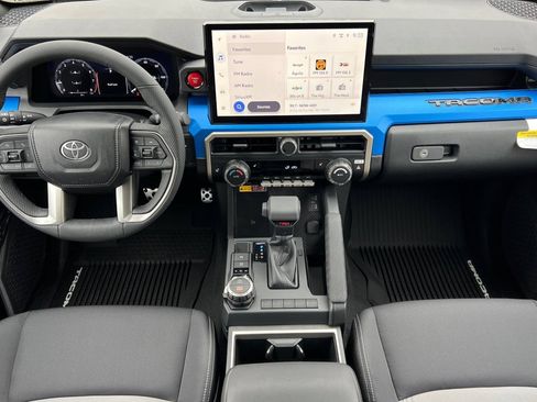 Used 2025 Toyota Tacoma TRD Sport w/ TRD Sport Upgrade Package AWD/4WD image 12