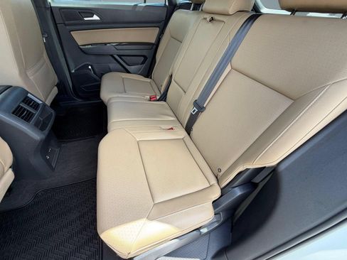 Used 2020 Volkswagen Atlas Cross Sport SE FWD image 19