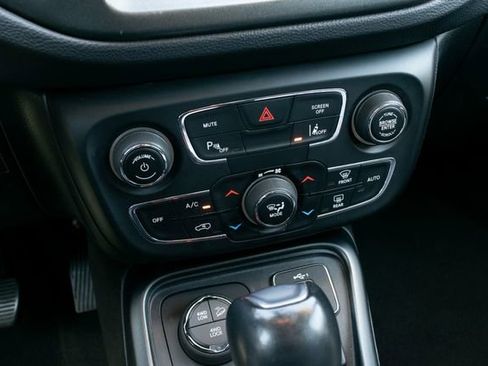 Used 2021 Jeep Compass Trailhawk AWD/4WD image 31