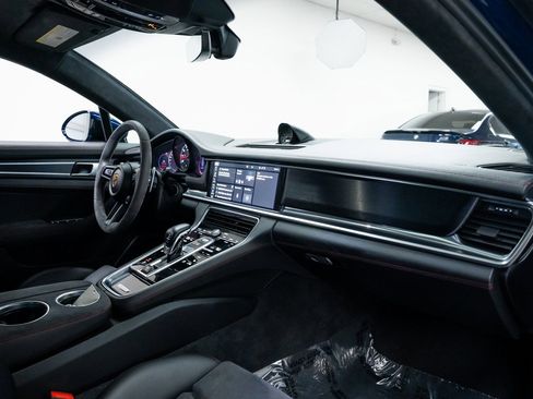 Used 2021 Porsche Panamera GTS image 26