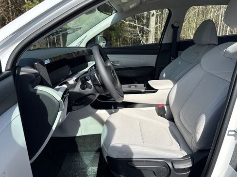 New 2026 Hyundai Tucson Blue SE image 9