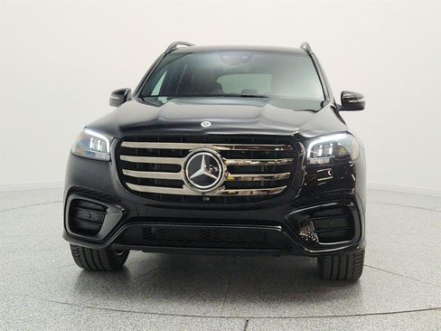 Used 2025 Mercedes-Benz GLS 450 4MATIC image 2