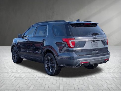 Used 2017 Ford Explorer XLT w/ Equipment Group 202A image 6