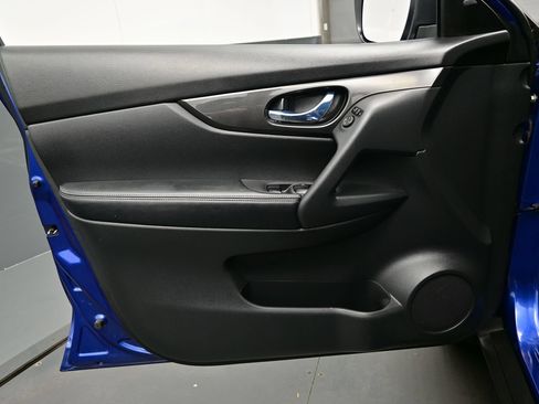 Used 2018 Nissan Rogue SV FWD image 9