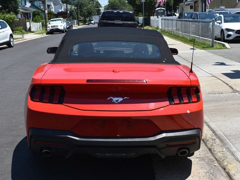 Used 2024 Ford Mustang Convertible RWD image 13