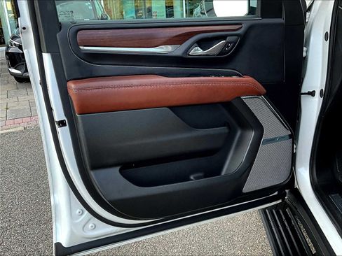 Used 2024 GMC Yukon Denali Ultimate image 9
