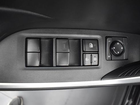 Used 2022 Toyota RAV4 LE FWD image 11