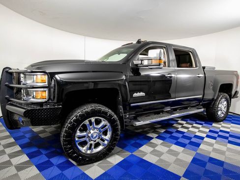 Used 2018 Chevrolet Silverado 2500 High Country w/ Duramax Plus Package AWD/4WD image 1