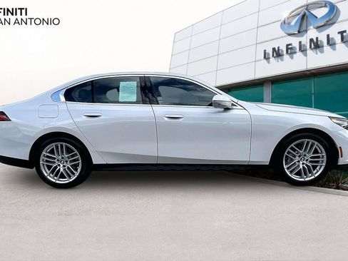 Used 2025 BMW 530i w/ Premium Package RWD image 46