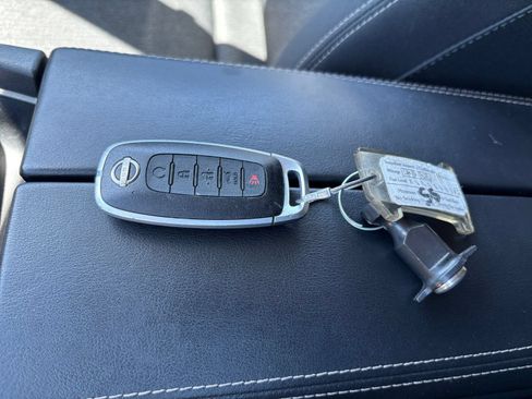 Used 2025 Nissan Rogue SV AWD/4WD image 21
