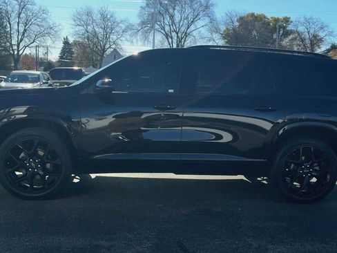 Used 2024 Chevrolet Traverse RS image 8