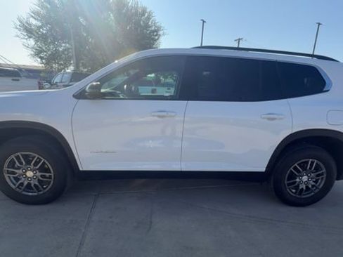 Certified 2025 GMC Acadia Elevation FWD image 5