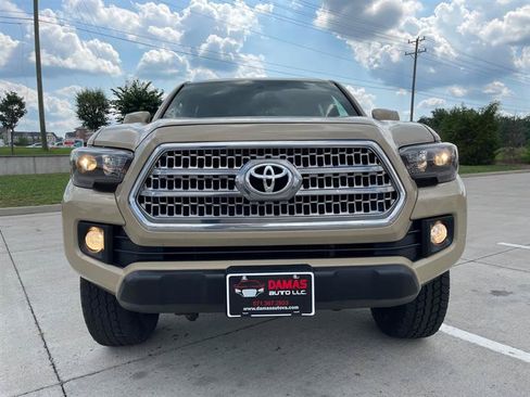 Used 2017 Toyota Tacoma TRD Off-Road w/ Tow Package (A/T) AWD/4WD image 57