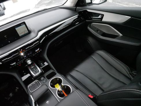 Used 2023 Acura MDX SH-AWD w/ Technology Package image 11