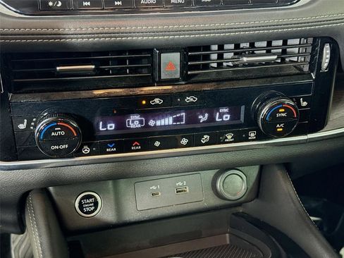 Used 2021 Nissan Rogue SL w/ Premium Package FWD image 18