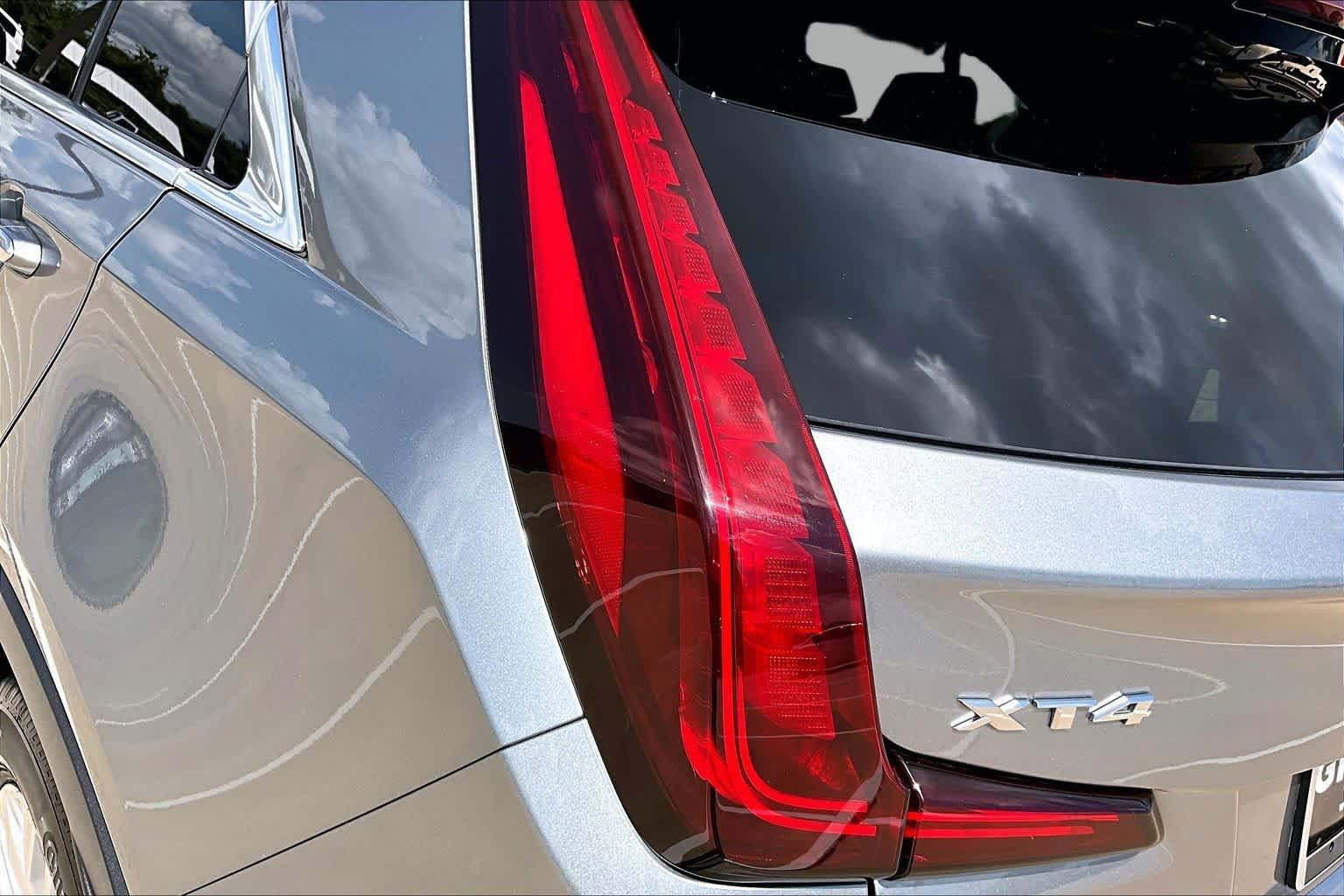 Used 2024 Cadillac XT4 Luxury w/ Cold Weather Package FWD image 29