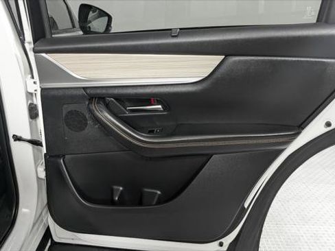 Used 2024 MAZDA CX-90 Plug-In Hybrid w/ Premium Pkg image 22