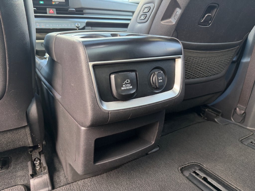 Used 2025 Kia Carnival SX w/ SX Dark Edition Package FWD image 33