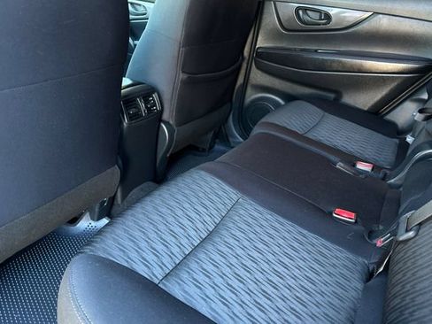 Used 2020 Nissan Rogue S FWD image 13