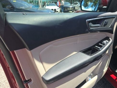 Used 2017 Ford Edge Titanium w/ Equipment Group 301A FWD image 11