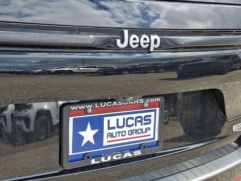 Used 2023 Jeep Grand Cherokee Summit AWD/4WD image 31