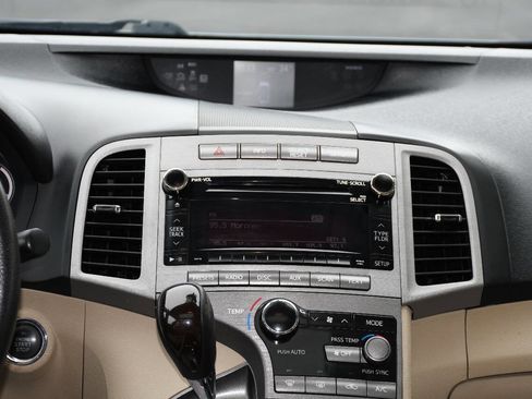 Used 2011 Toyota Venza AWD w/ Convenience Pkg image 27