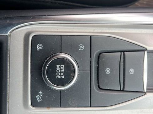 Used 2023 Ford Explorer XLT w/ Equipment Group 202A AWD/4WD image 32