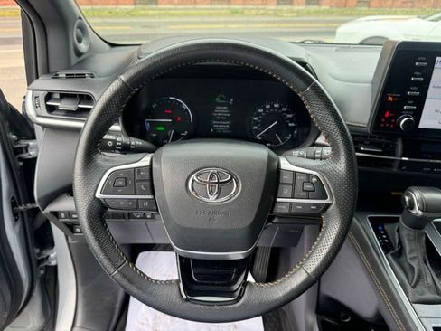 Used 2023 Toyota Sienna XLE Woodland Edition AWD/4WD image 19