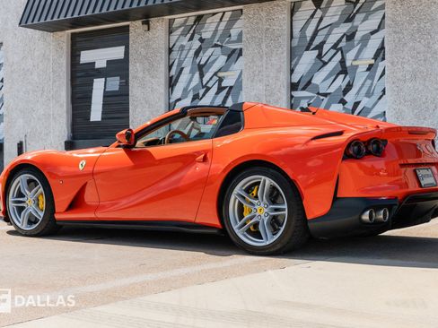 Used 2023 Ferrari 812 GTS Base image 11