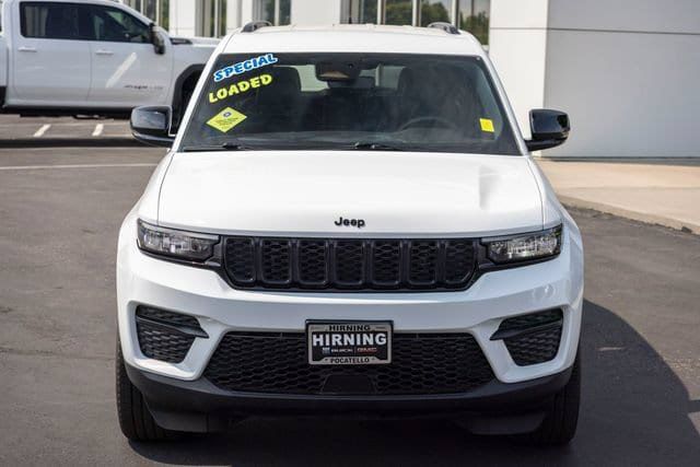 Used 2023 Jeep Grand Cherokee Altitude AWD/4WD image 41