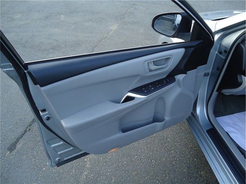 Used 2015 Toyota Camry LE FWD image 10