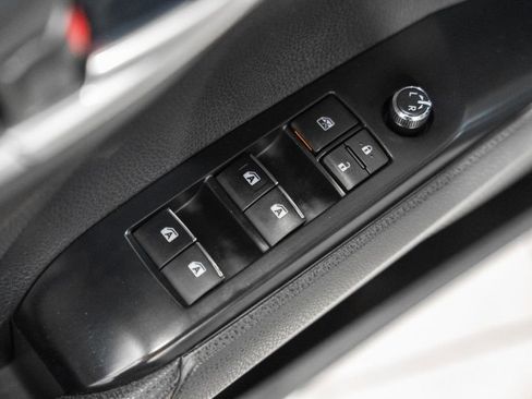 Used 2018 Toyota Camry XLE image 37