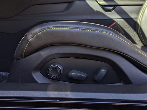 Used 2021 Chevrolet Corvette Stingray Premium Cpe w/ Z51 Performance Package image 23