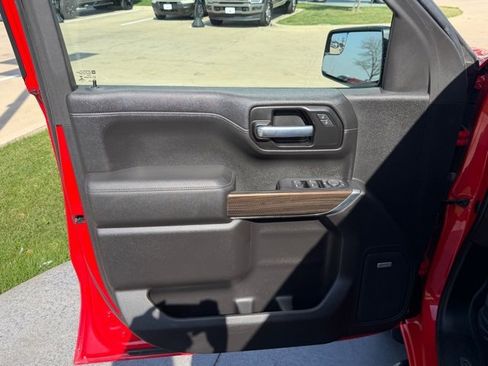 Used 2021 Chevrolet Silverado 1500 LT Trail Boss w/ Convenience Package II image 9