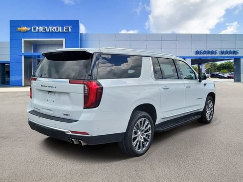 Used 2025 GMC Yukon XL Denali AWD/4WD image 4