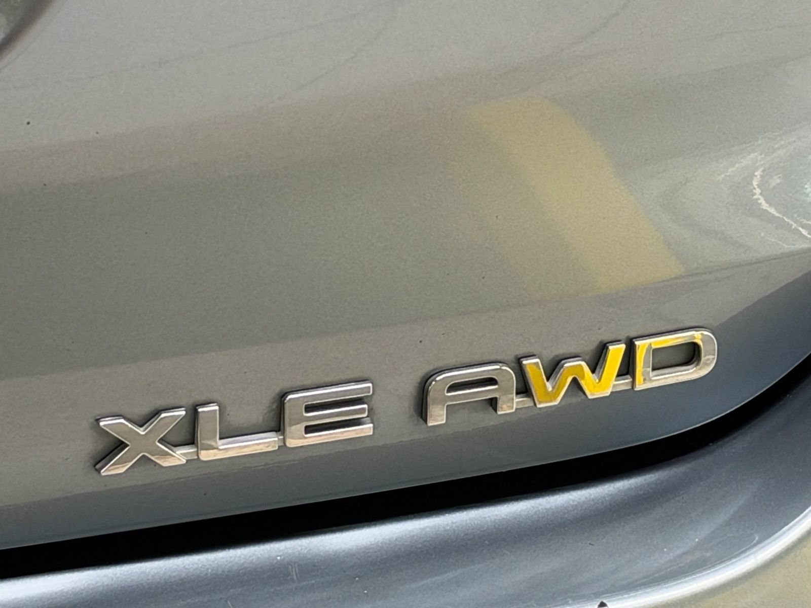 Used 2020 Toyota Highlander XLE AWD/4WD image 15