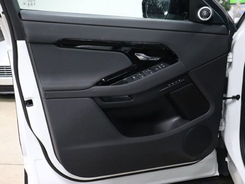 Used 2025 Land Rover Range Rover Evoque S image 9