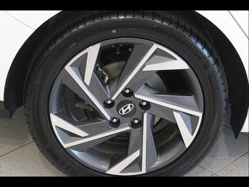 Used 2025 Hyundai Elantra SEL FWD image 10