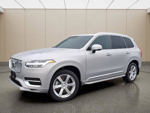 Used 2024 Volvo XC90 B5 Core w/ Protection Package Premier image 2