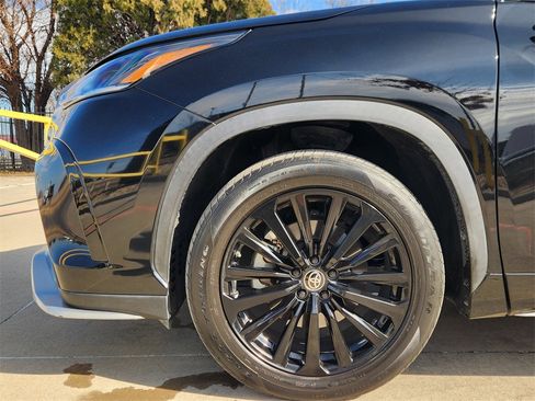 Used 2023 Toyota Highlander XSE image 9