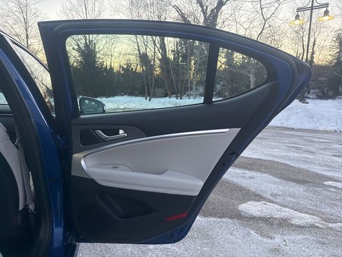 Used 2025 Genesis G70 2.5T w/ Sport Prestige Package image 28