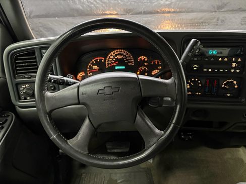 Used 2005 Chevrolet Silverado 2500 LS AWD/4WD image 11