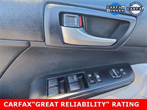 Used 2012 Toyota Camry L image 12