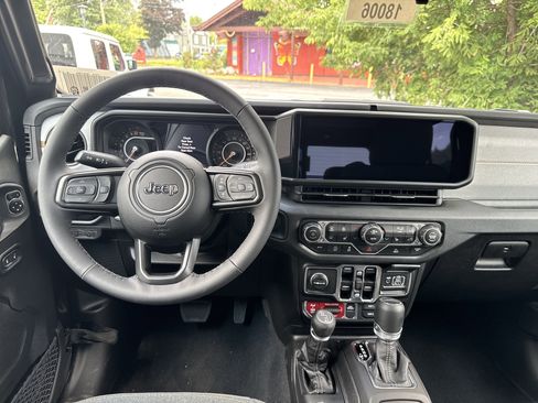 New 2025 Jeep Gladiator Willys image 15