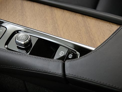 Certified 2023 Volvo XC90 B5 Plus w/ Protection Package Premier image 21