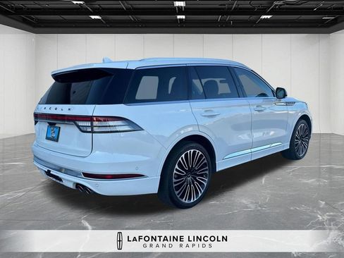 Certified 2023 Lincoln Aviator Black Label w/ Class IV Trailer Tow Package AWD/4WD image 5