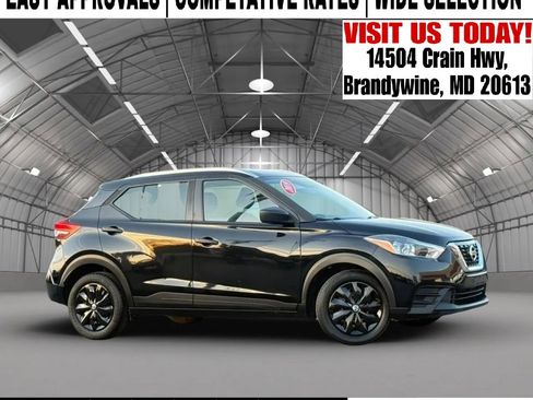 Used 2019 Nissan Kicks S FWD image 1