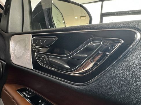 Used 2022 Lincoln Navigator L Reserve AWD/4WD image 15