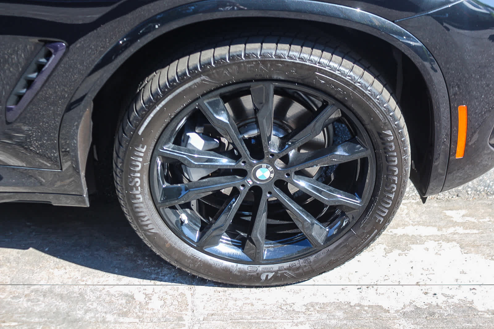 Used 2024 BMW X4 xDrive30i w/ M Sport Package AWD/4WD image 9