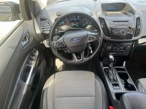 Used 2018 Ford Escape SE w/ SE Sport Appearance Package image 9